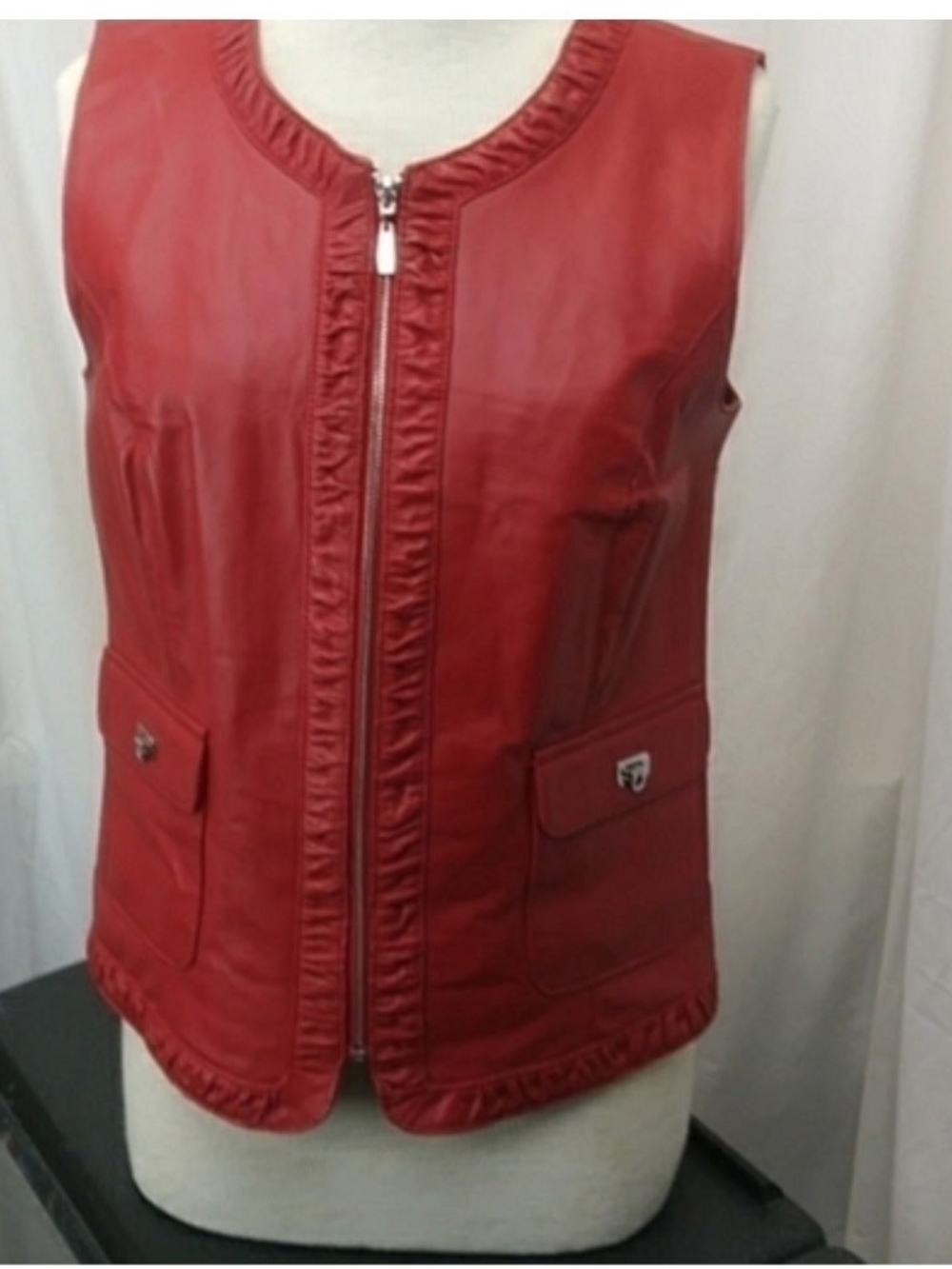 Peter Nygard Red Leather Sleeveless Zip Vest